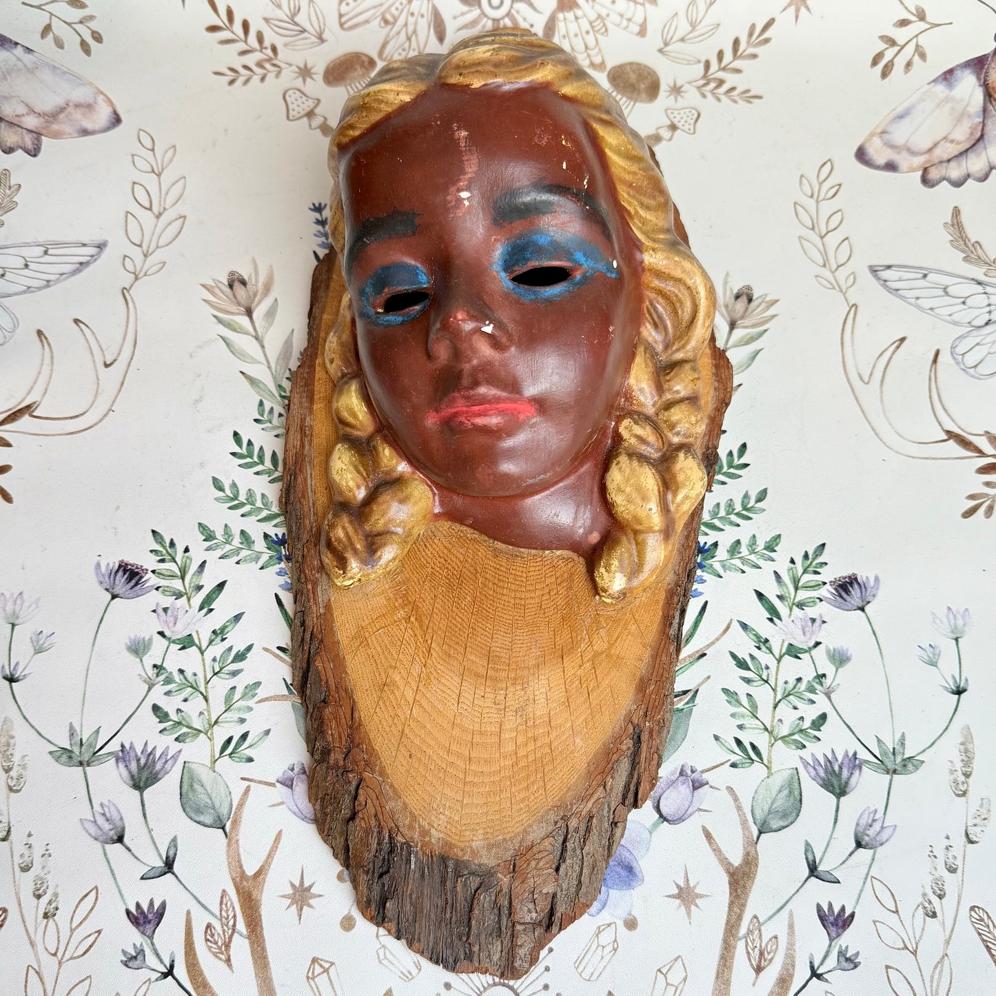 Maske Mädchen 1950er