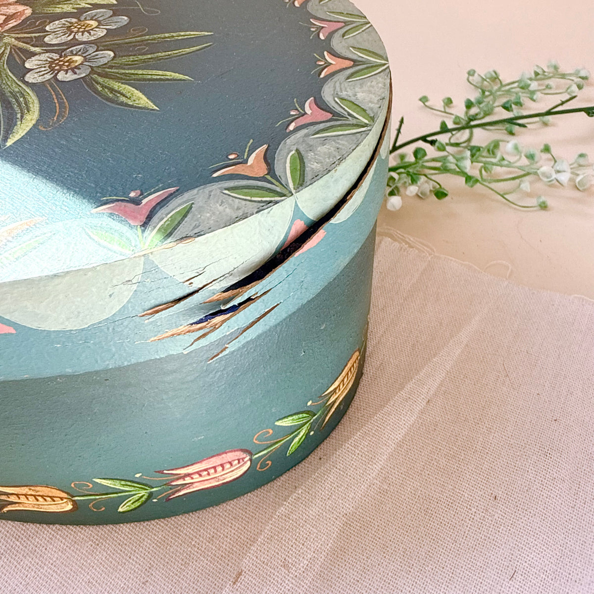 Ovale Holzbox handgemacht