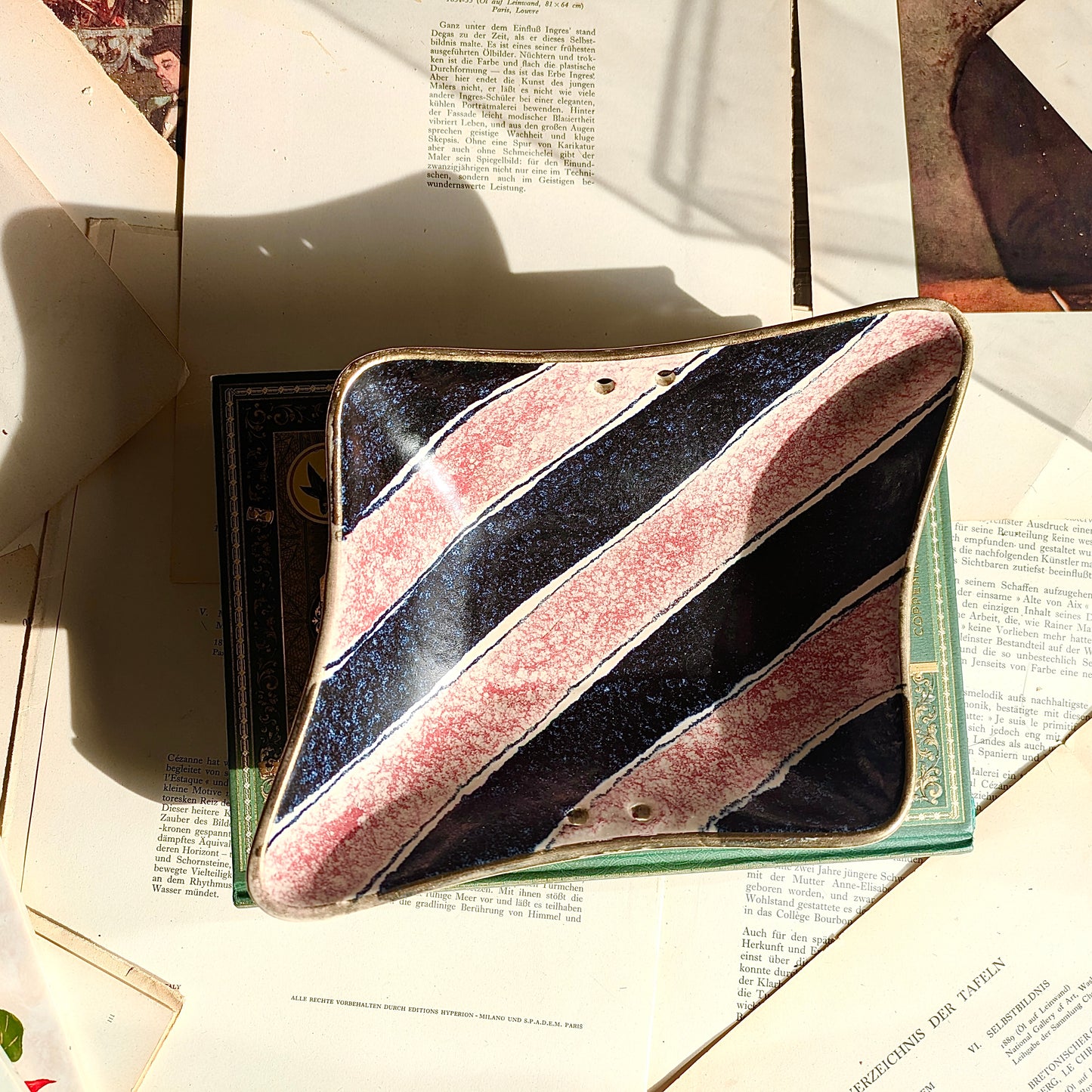 Ceramic bowl striped