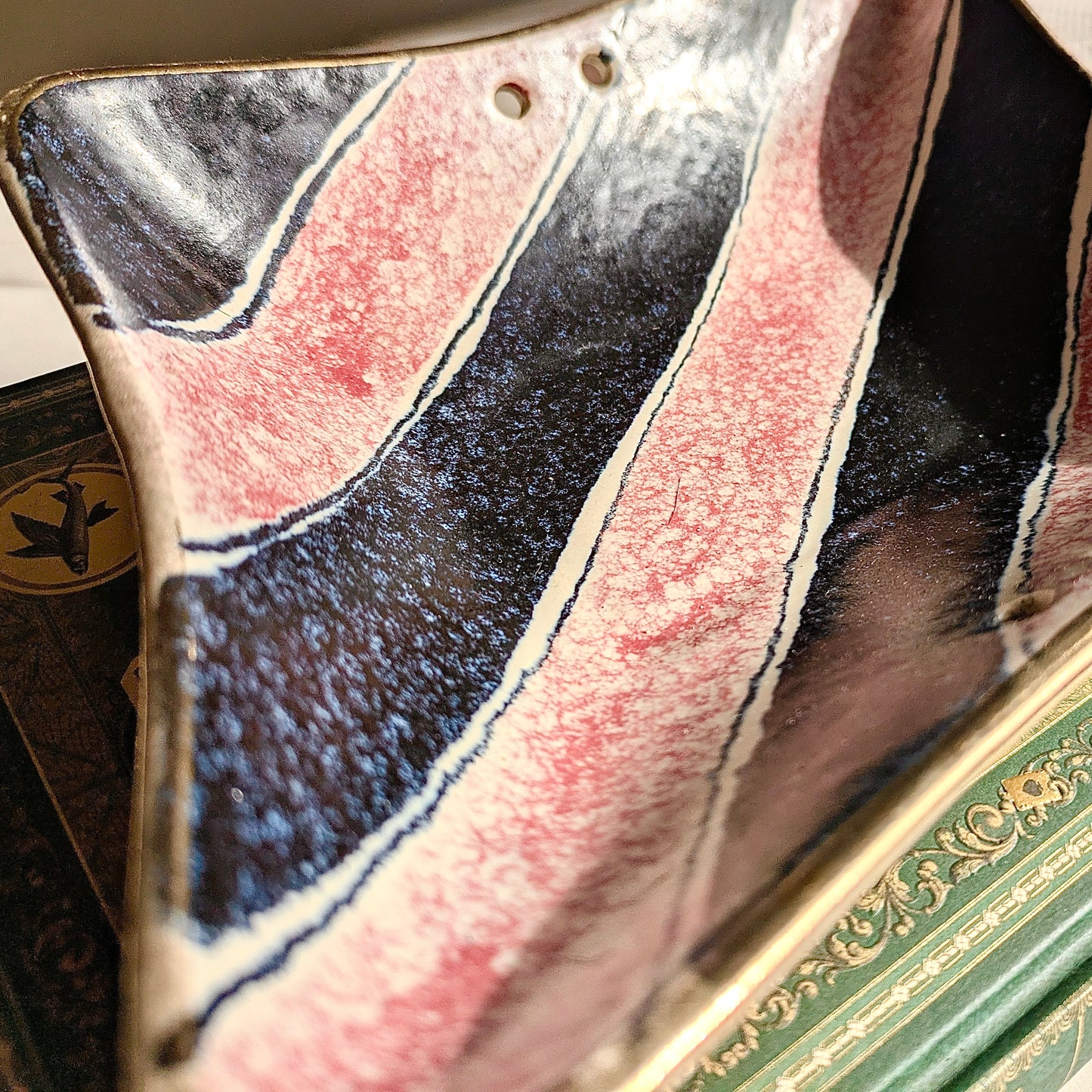 Ceramic bowl striped