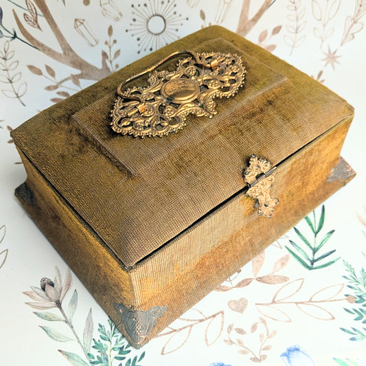 Jewelry box velvet green
