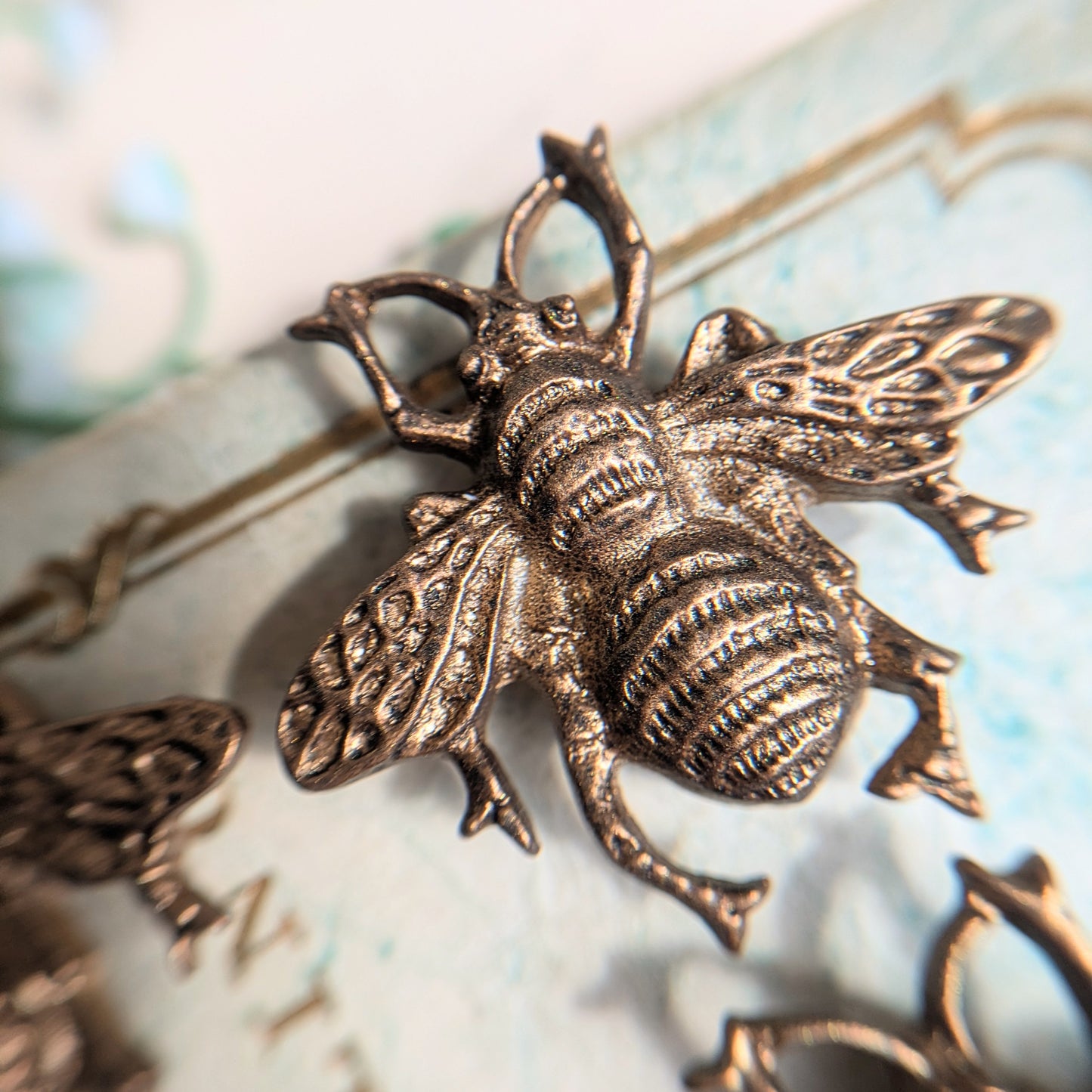 Set of 4 bee magnets made of brass