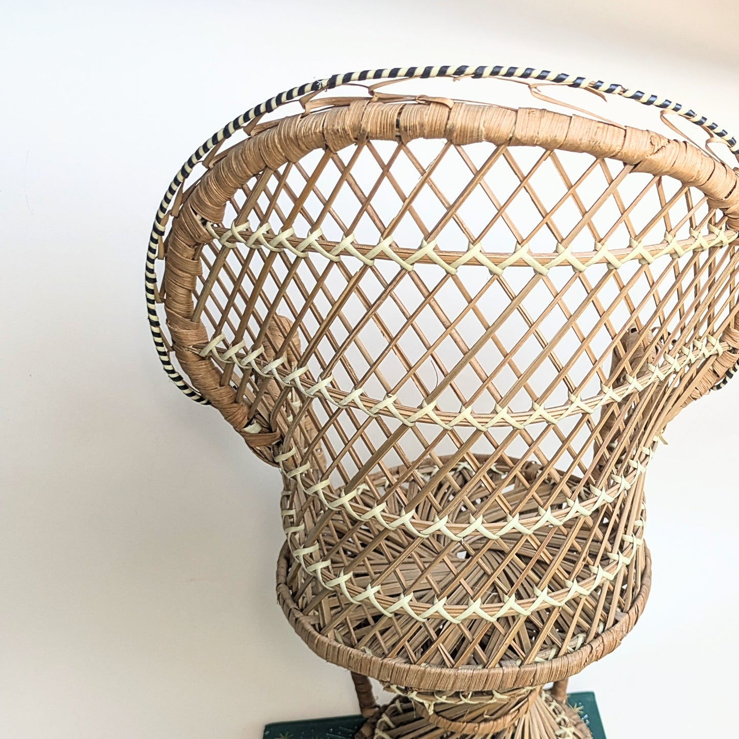 Peacock chair plant stool