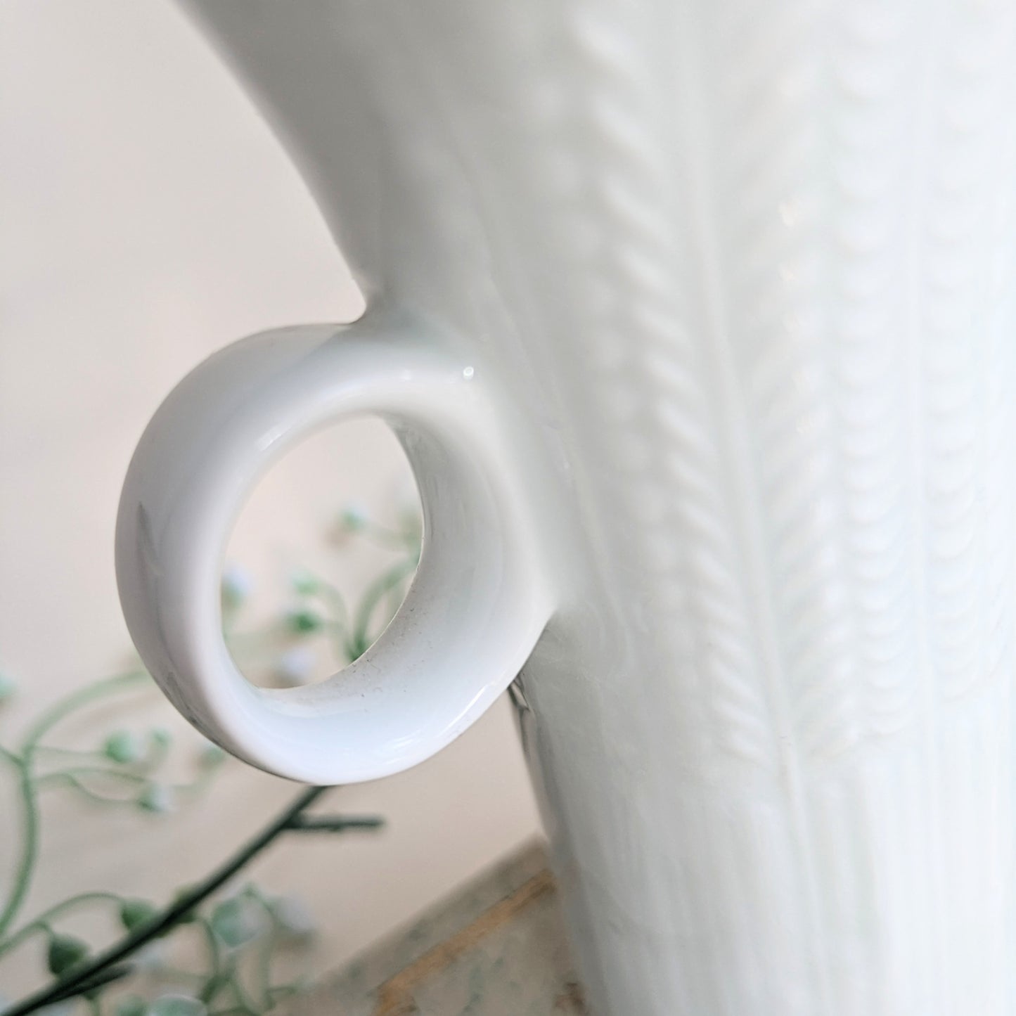 Vase à anse blanche