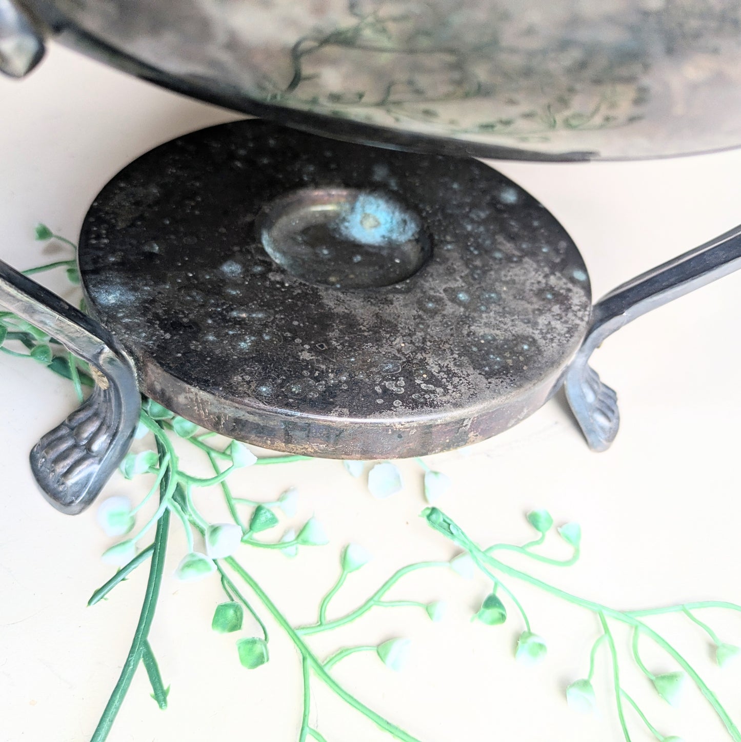 Silver warming container with lion paws