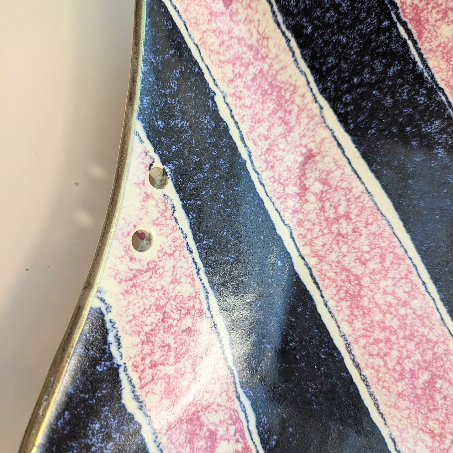 Ceramic bowl striped