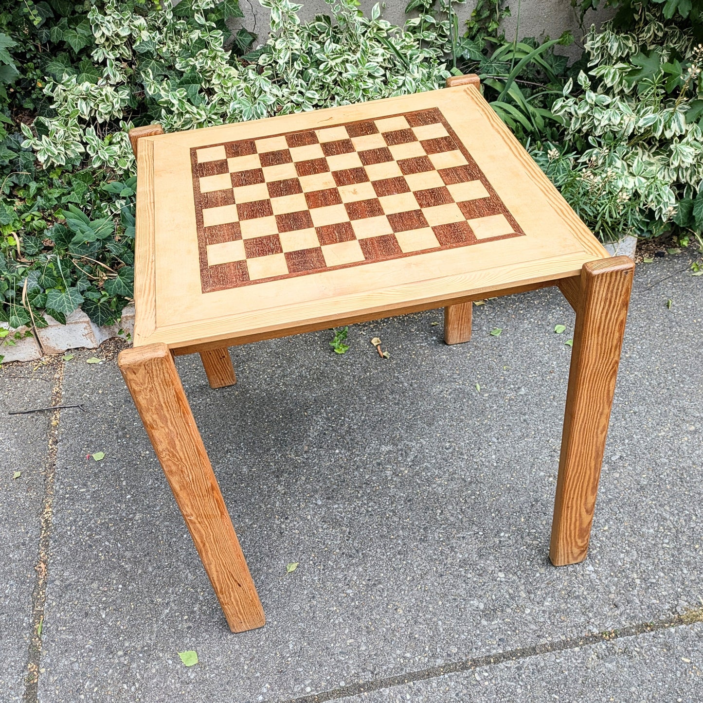 Schachtisch mit 2 Schubladen