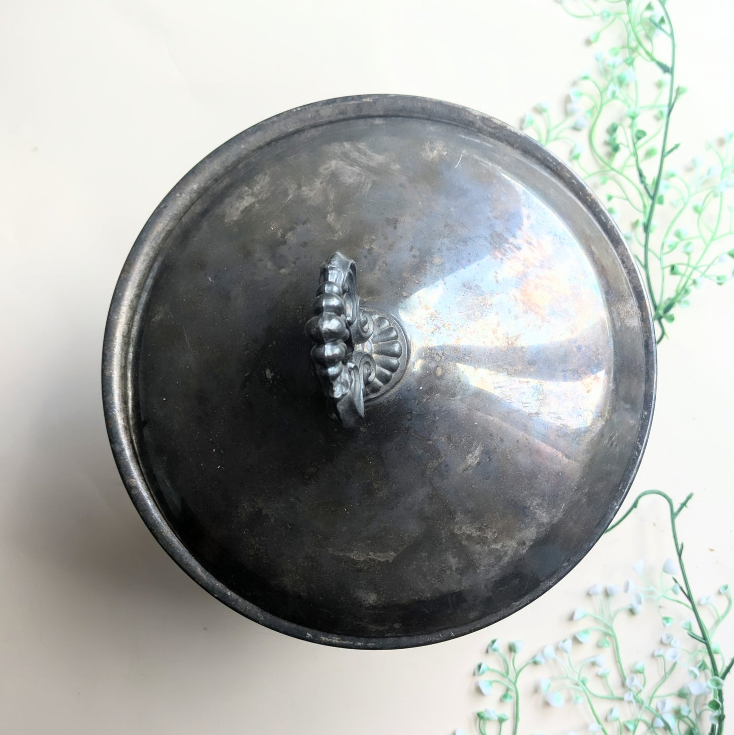 Silver warming container with lion paws