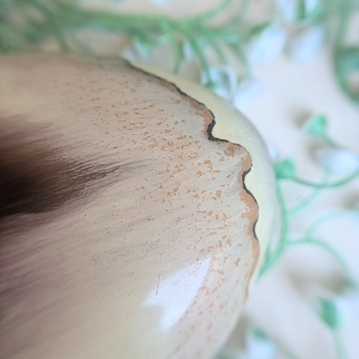Vase mural en forme de cœur doré