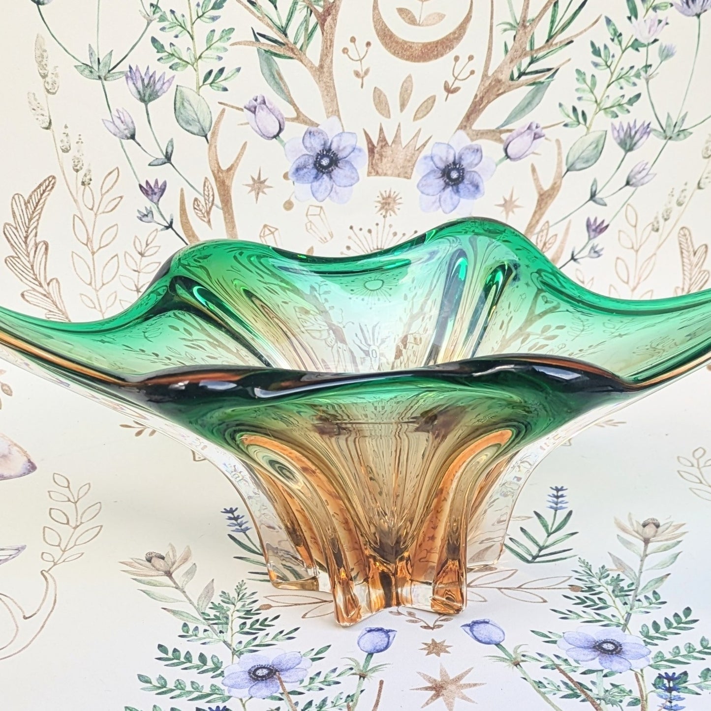 Murano pointed vase green
