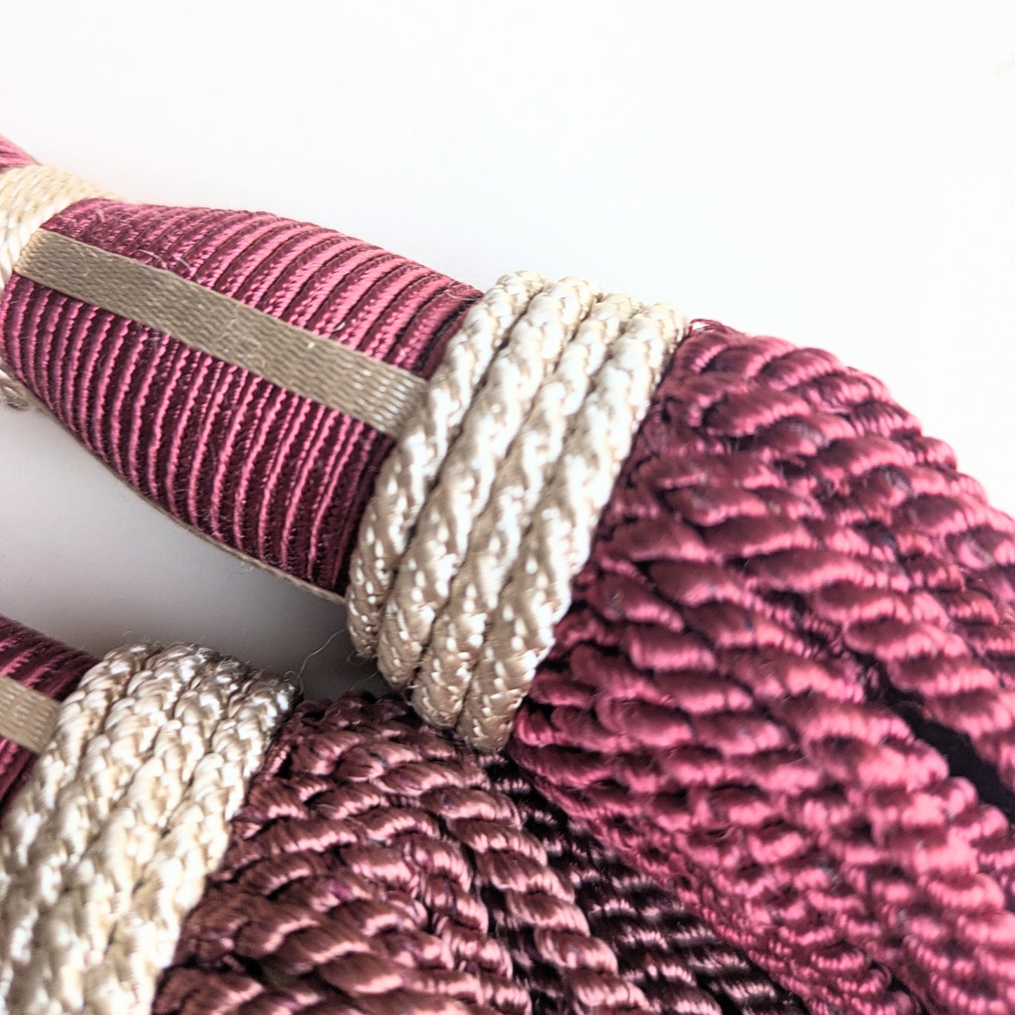 Set of 6 red tassels