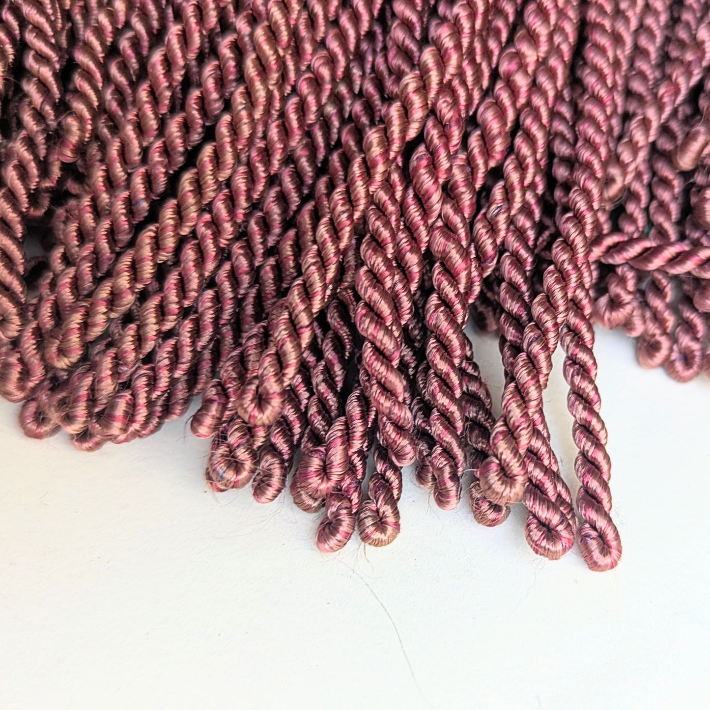 Set of 6 red tassels