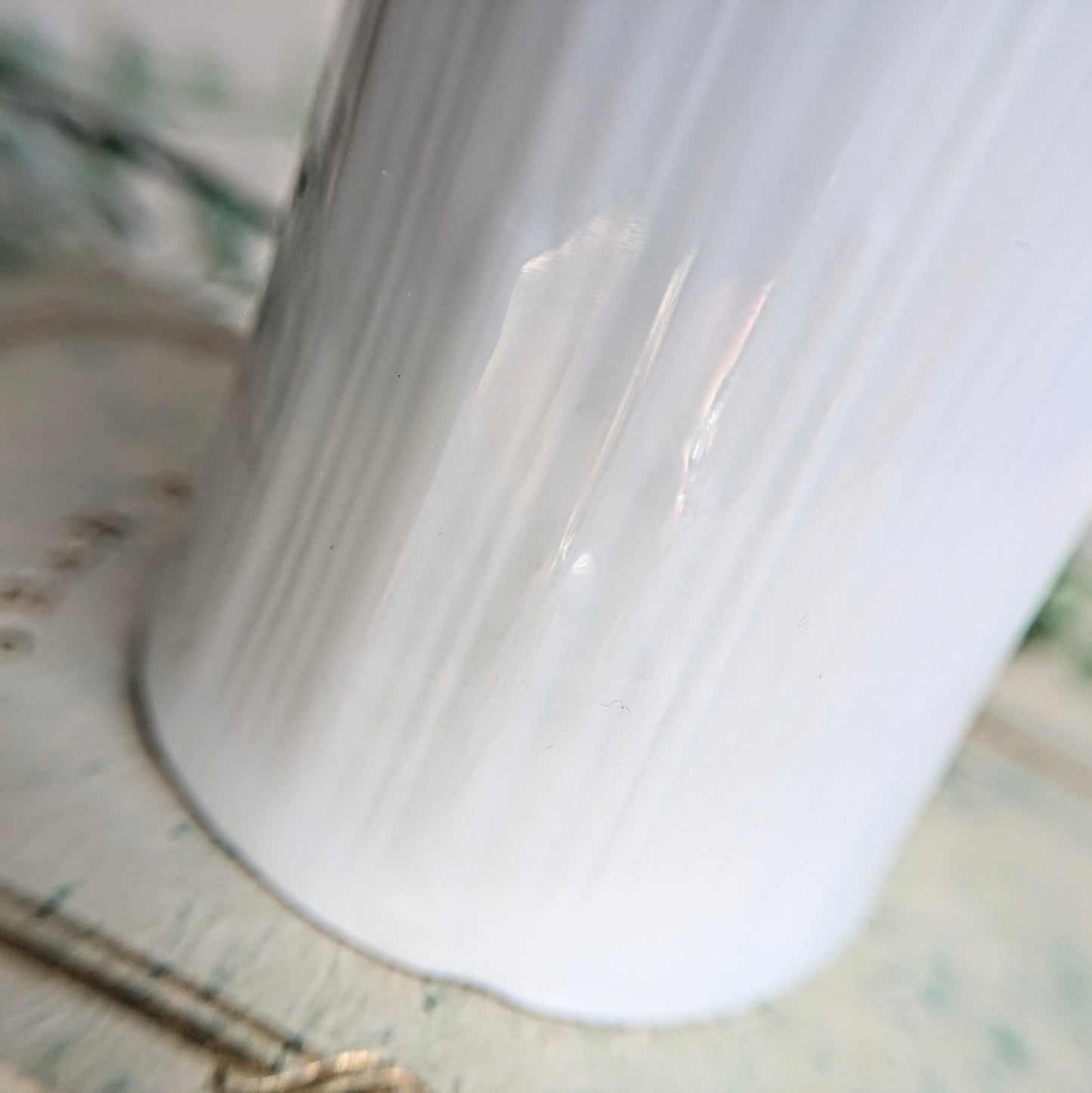 Vase à anse blanche