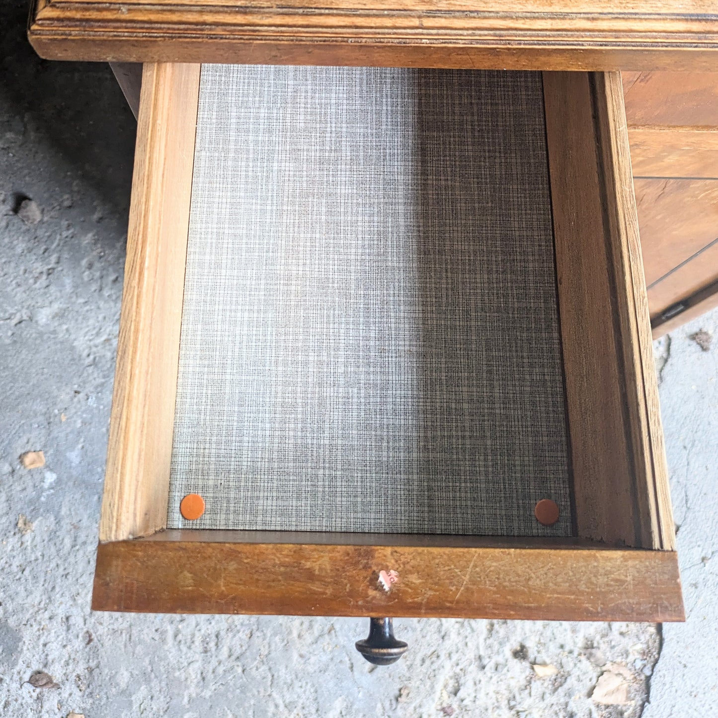 Small chest of drawers with inlays