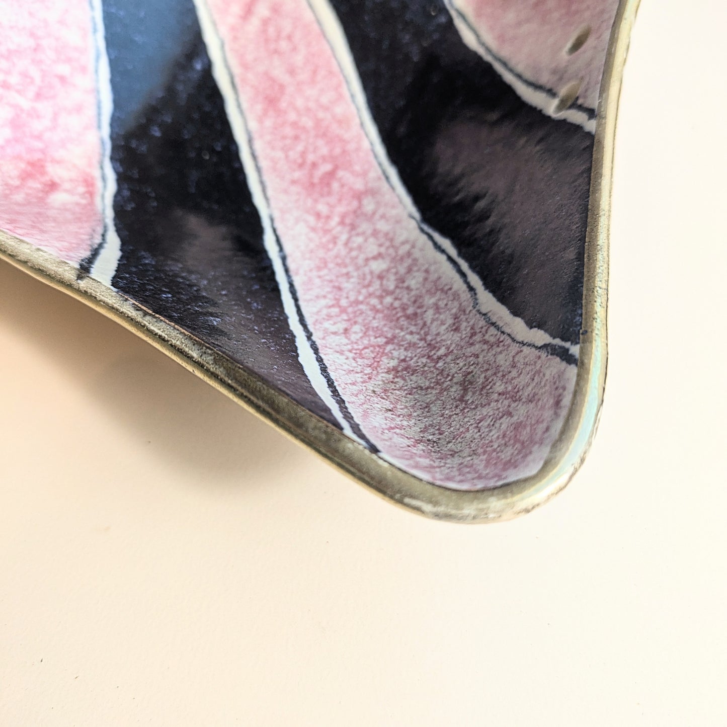 Ceramic bowl striped