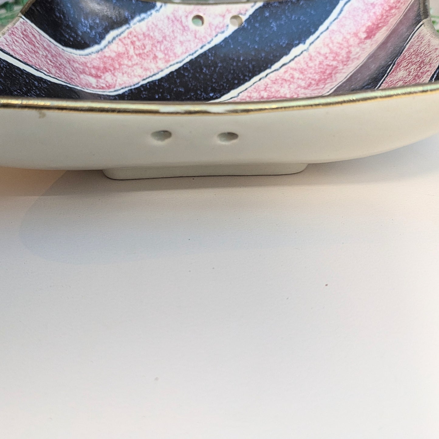 Ceramic bowl striped