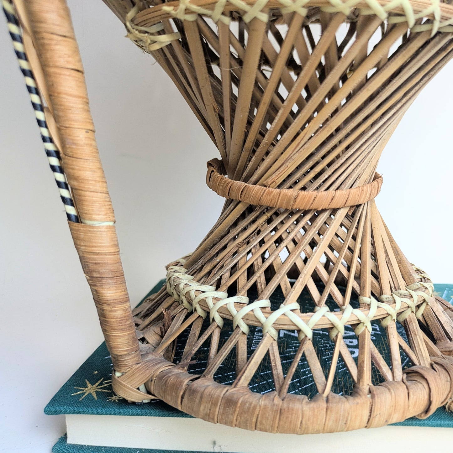 Peacock chair plant stool