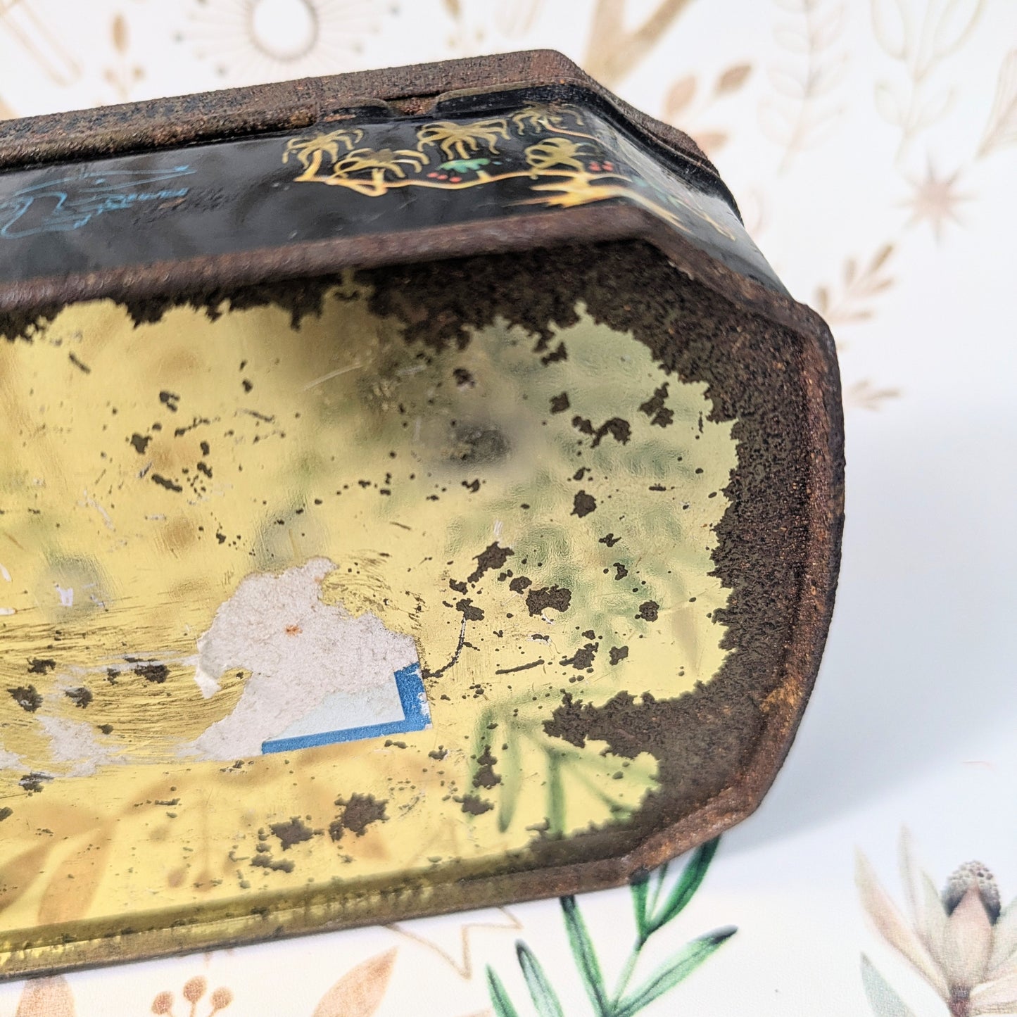 Peacock tea tin