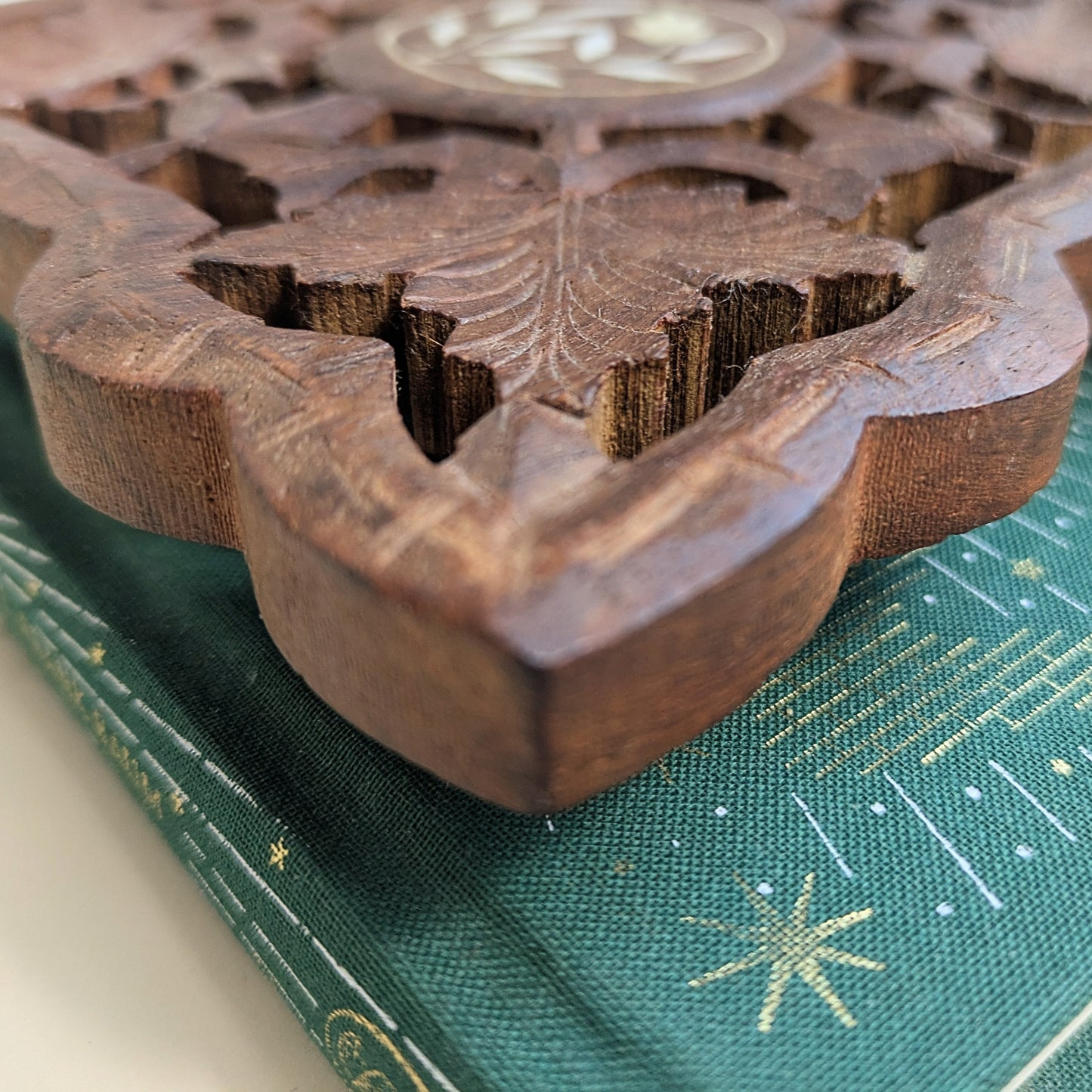 Oriental coaster with inlays