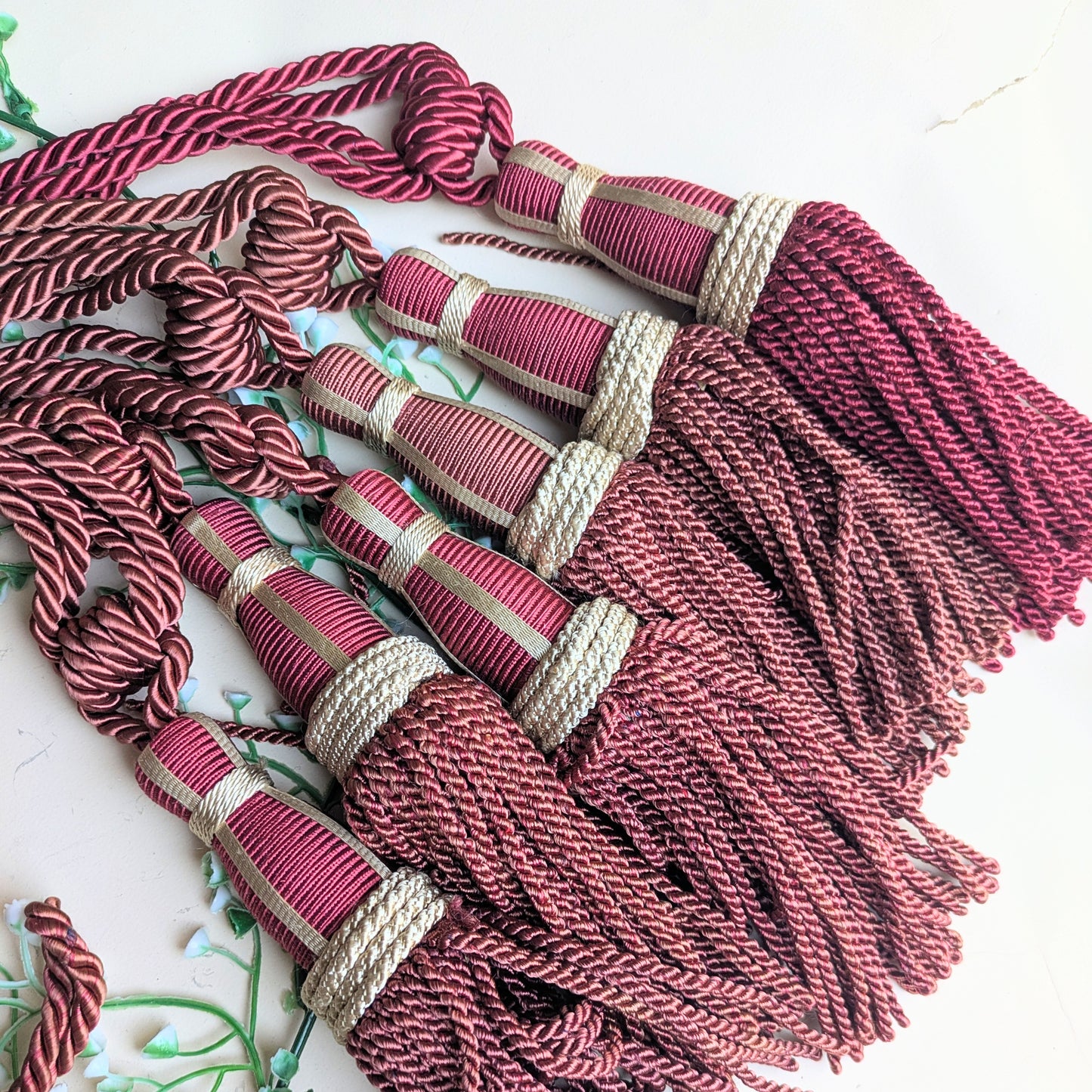 Set of 6 red tassels