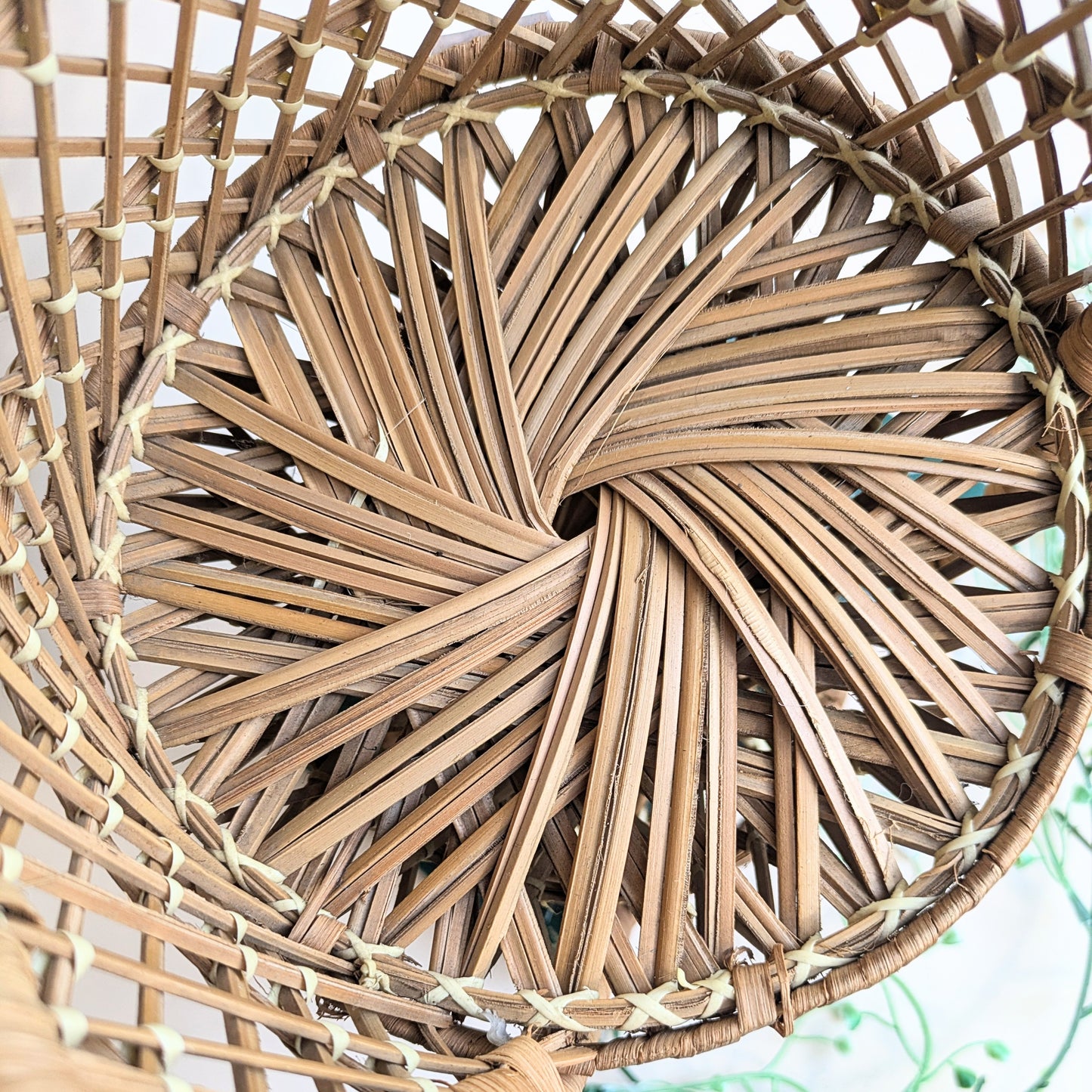 Peacock chair plant stool