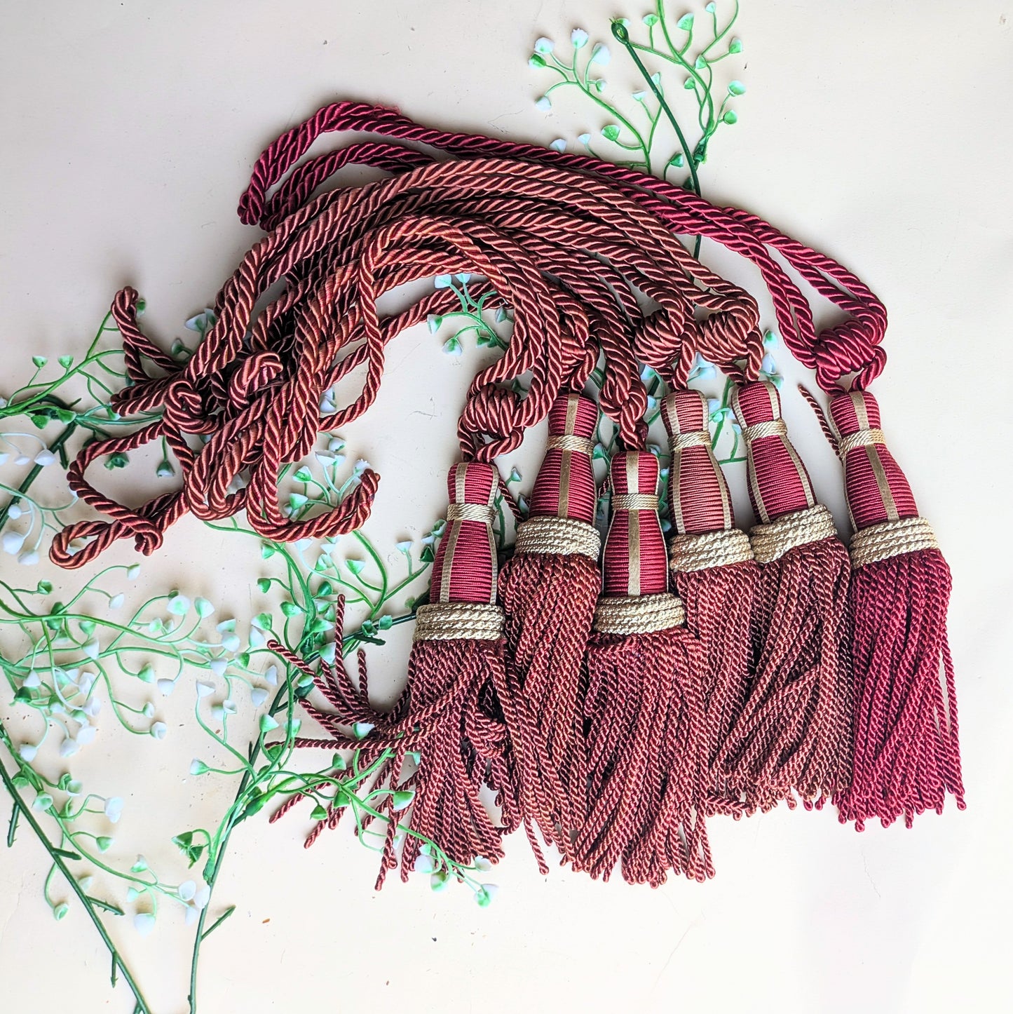 Set of 6 red tassels