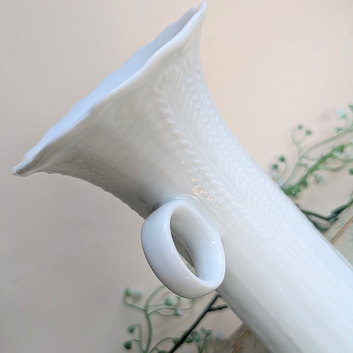 Vase à anse blanche