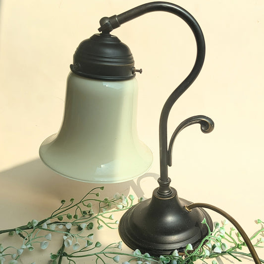 Tischlampe mit Schnörkeln Glas
